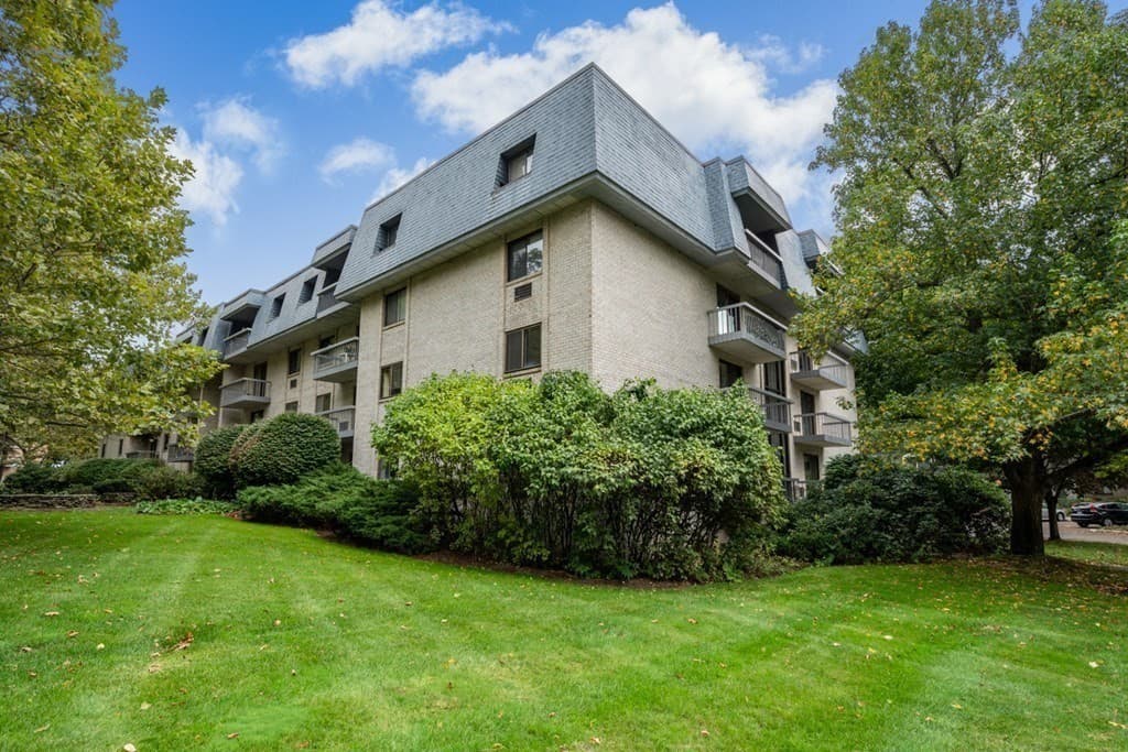 85 Commons Drive # 301, Shrewsbury MA 01545 photo 2