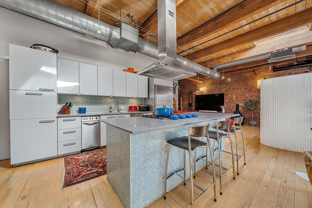 Condominium at 21 Wormwood St # 620, Boston MA 02210, Boston, photo 3 of 32