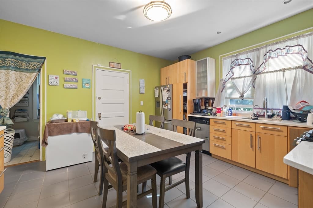 Condominium at 53 Miunt Ida # 3, Boston MA 02122, Boston, photo 5 of 11