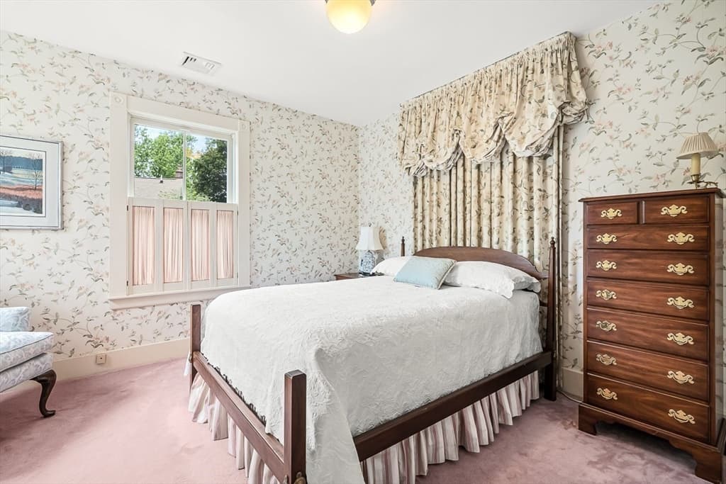 296 Linden St., Wellesley MA 02481 photo 17