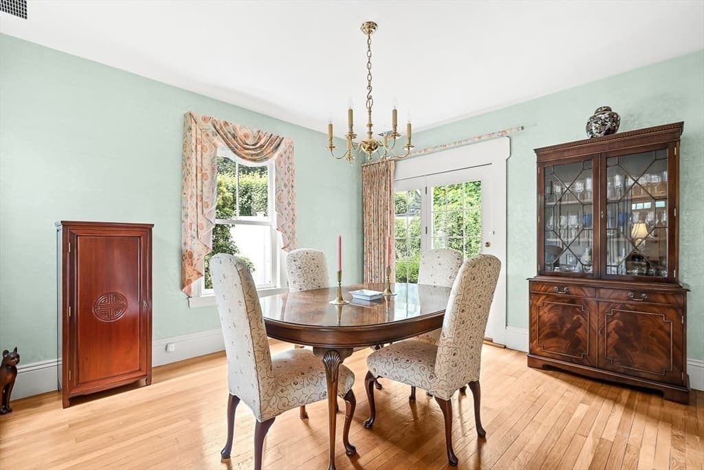 296 Linden St., Wellesley MA 02481 photo 12