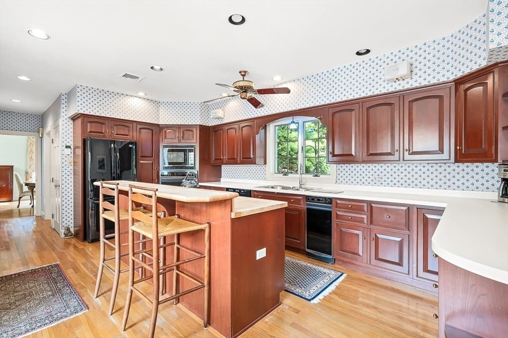 296 Linden St., Wellesley MA 02481 photo 7