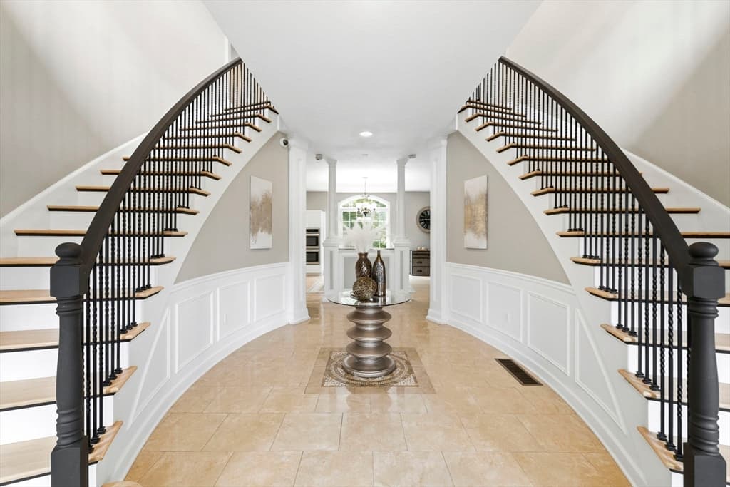 Single Family Residence at 2 Bridle Path, Lynnfield MA 01940, Lynnfield, photo 2 of 41