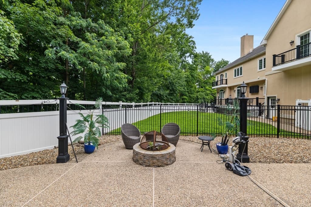 Single Family Residence at 2 Bridle Path, Lynnfield MA 01940, Lynnfield, photo 36 of 41