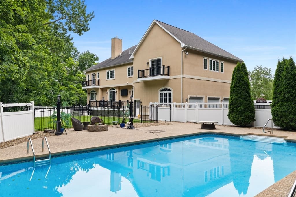 Single Family Residence at 2 Bridle Path, Lynnfield MA 01940, Lynnfield, photo 35 of 41