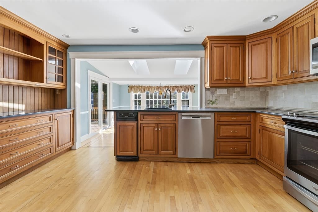21 Goulding St E, Sherborn MA 01770 photo 6