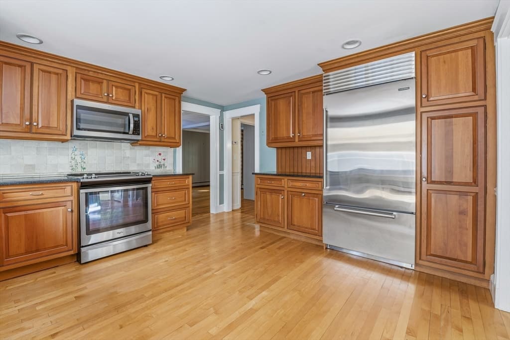 21 Goulding St E, Sherborn MA 01770 photo 3