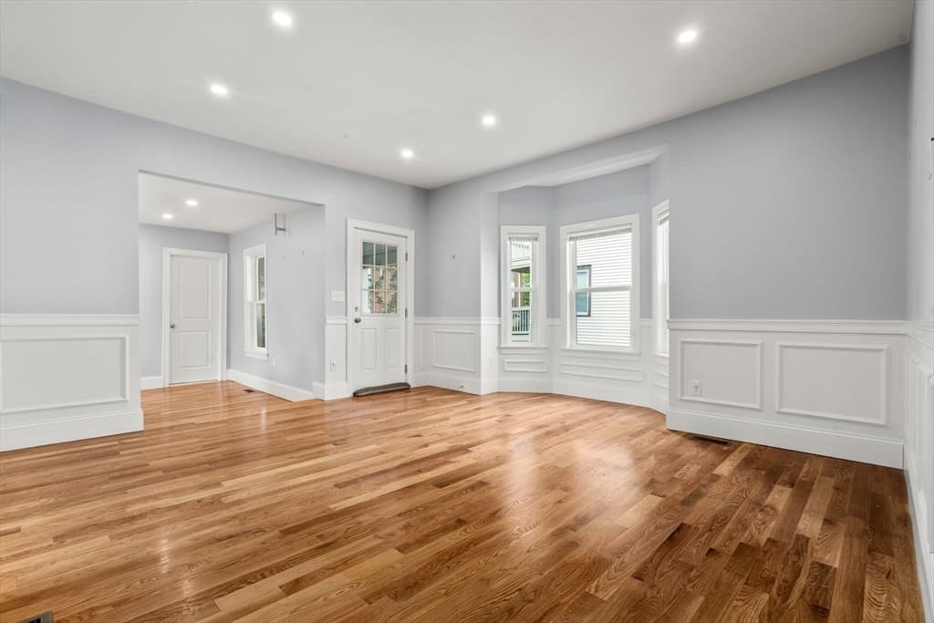 Condominium at 1000 River # 2, Boston MA 02136, photo 6 of 22