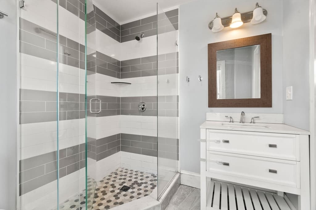 Condominium at 1000 River # 2, Boston MA 02136, photo 12 of 22