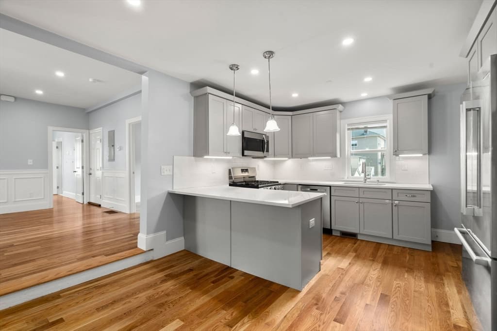 Condominium at 1000 River # 2, Boston MA 02136, photo 3 of 22