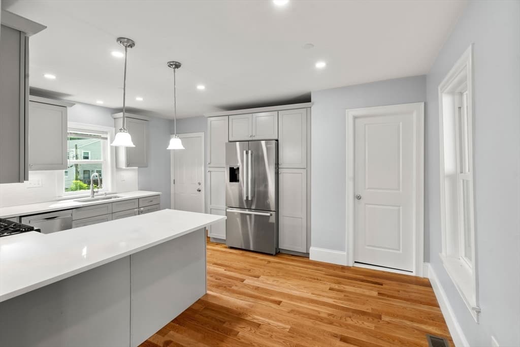 Condominium at 1000 River # 2, Boston MA 02136, photo 4 of 22