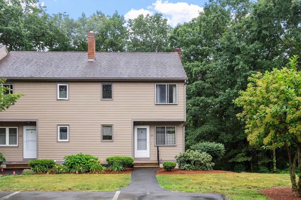 Condominium at 119 Cortland Cir # 119, Leominster MA 01453, Leominster, photo 2 of 33