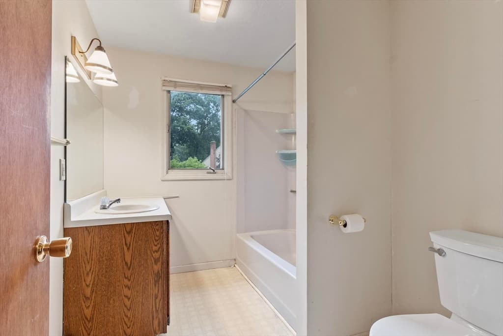 Condominium at 119 Cortland Cir # 119, Leominster MA 01453, Leominster, photo 16 of 33