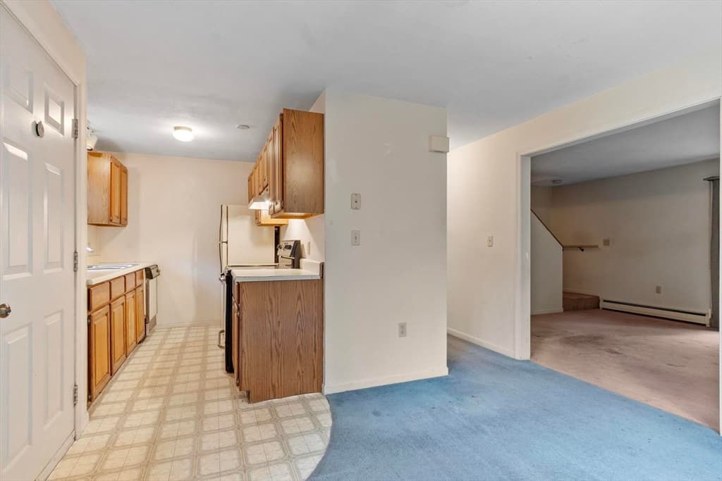 Condominium at 119 Cortland Cir # 119, Leominster MA 01453, Leominster, photo 12 of 33