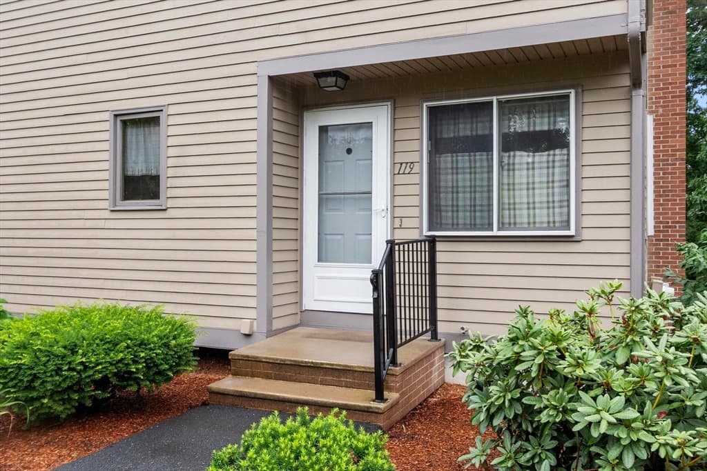 Condominium at 119 Cortland Cir # 119, Leominster MA 01453, Leominster, photo 3 of 33