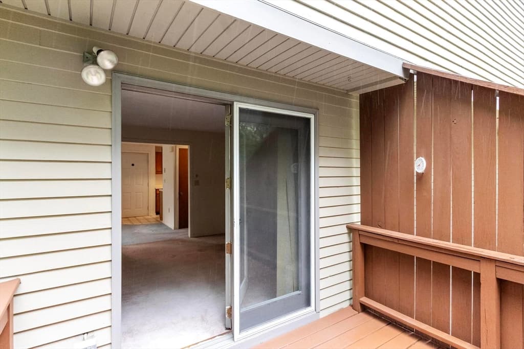 Condominium at 119 Cortland Cir # 119, Leominster MA 01453, Leominster, photo 5 of 33
