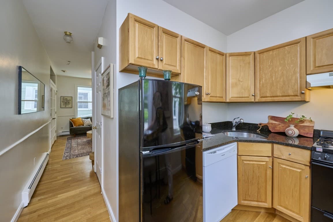 Condominium at 9 Mullins Ct. # D, Cambridge MA 02141, Cambridge, photo 9 of 12