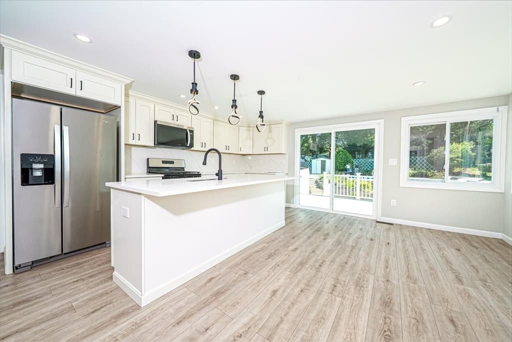 Single Family Residence at 23 Taunton St, Bellingham MA 02019, Bellingham, photo 3 of 23