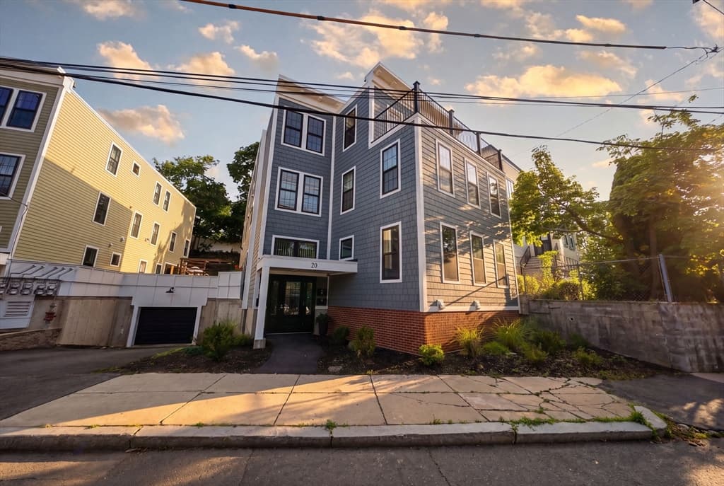 18-20 Crestway Rd, Boston MA 02128
