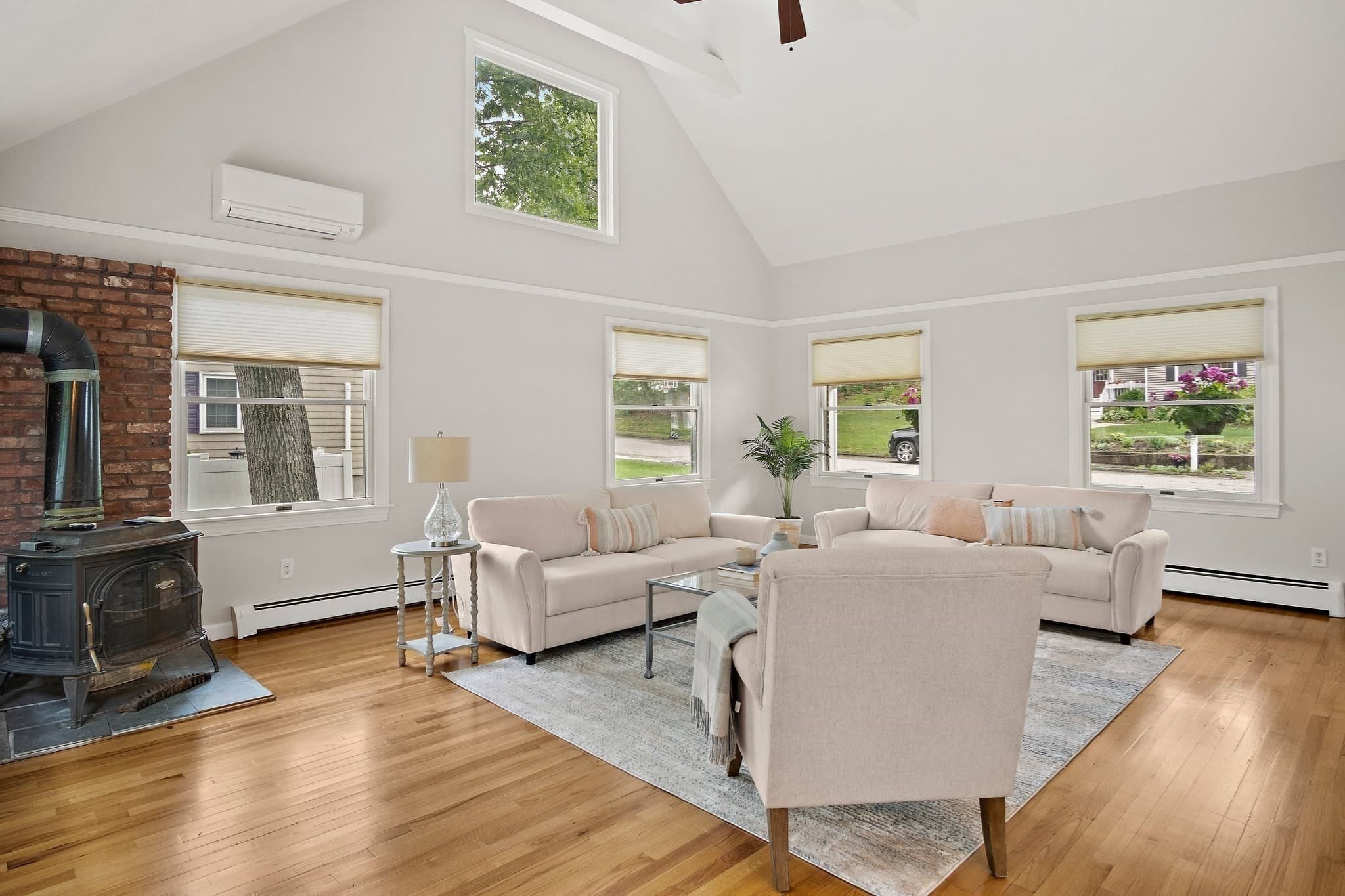 Single Family Residence at 25 Indian Hill Road, Woburn MA 01801, Woburn, photo 5 of 38