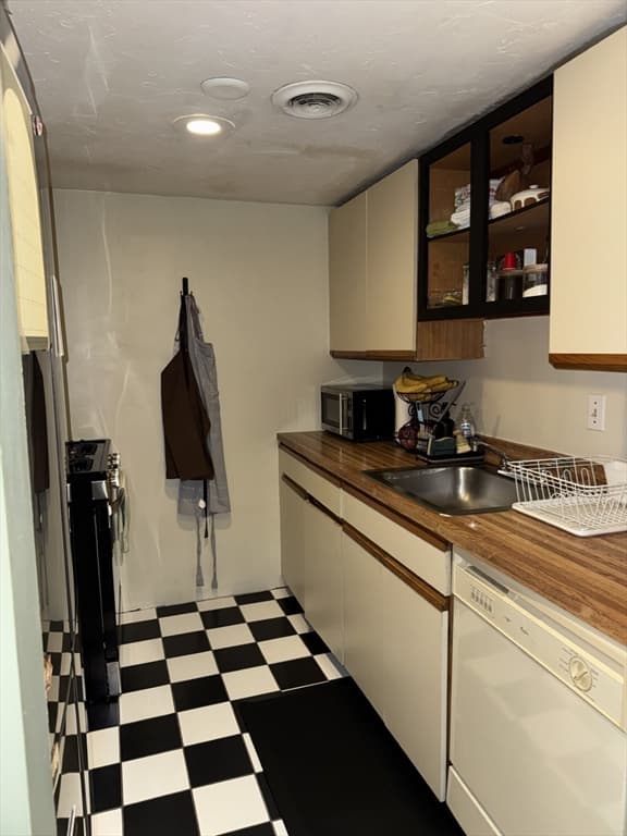36 Meadow Pond Drive # M, Leominster MA 01453 photo 11