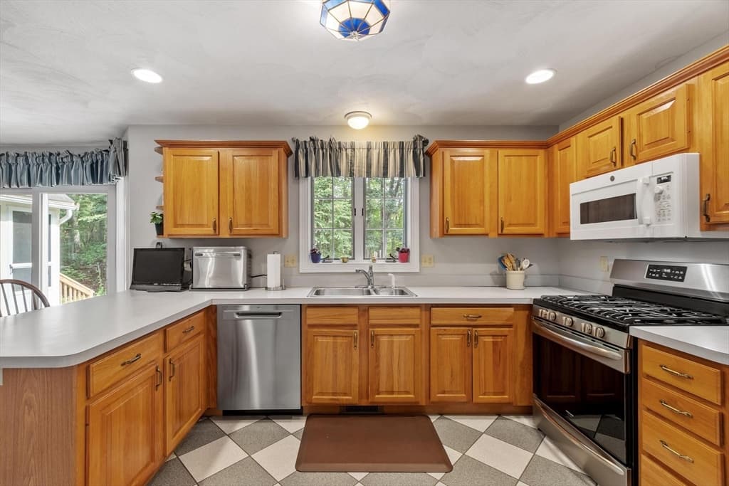 34 Arrowwood St, Methuen MA 01844 photo 7