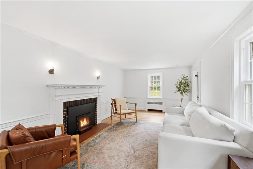 94 High St, Hingham MA 02043 photo 2