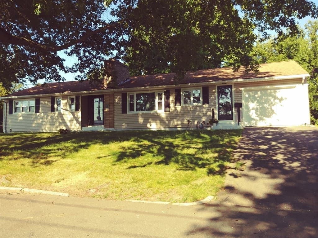 68 Dayton St, Springfield MA 01118 photo 2