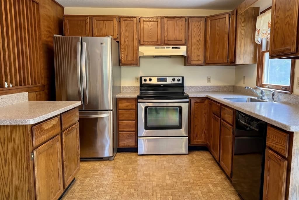 729 Old Barnstable Rd, Falmouth MA 02536 photo 5