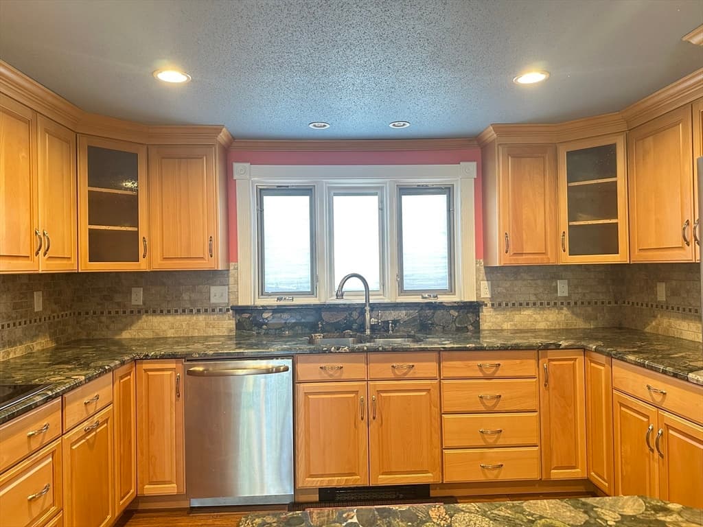 36 Crescent Dr, Ludlow MA 01056 photo 3