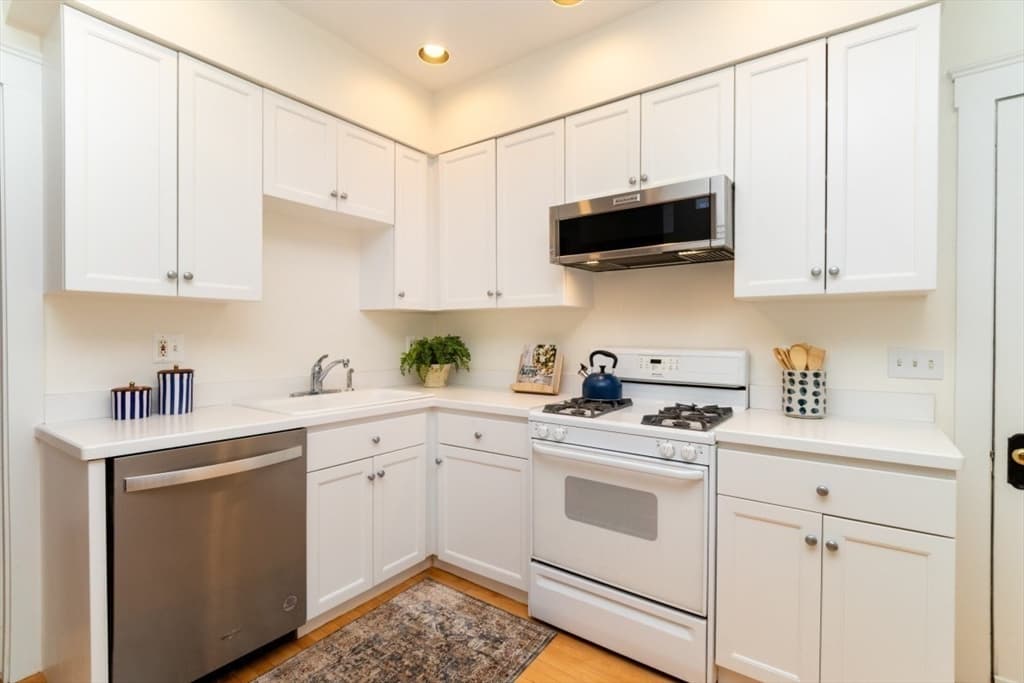 3 Clayton St # 3, Watertown MA 02472 photo 11