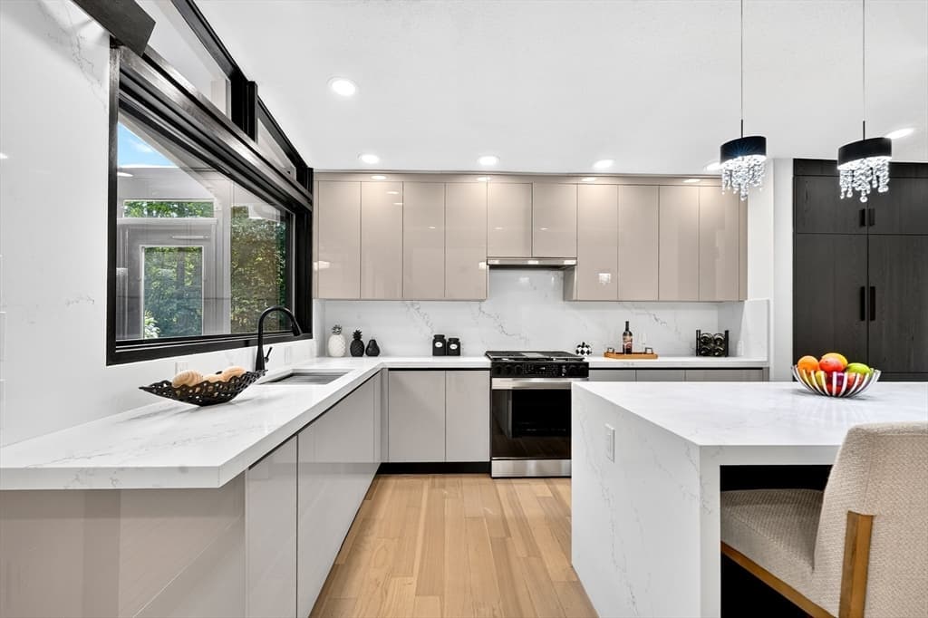 365 Newton St, Brookline MA 02467 photo 9