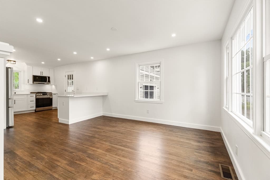 39 Mckinley Avenue, Lowell MA 01851 photo 2