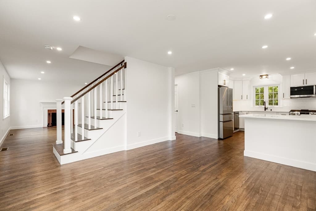 39 Mckinley Avenue, Lowell MA 01851