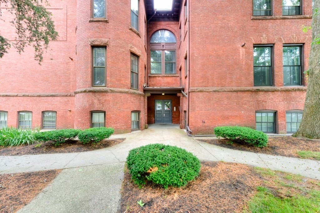 321 Plantation St # 102, Worcester MA 01604 photo 33