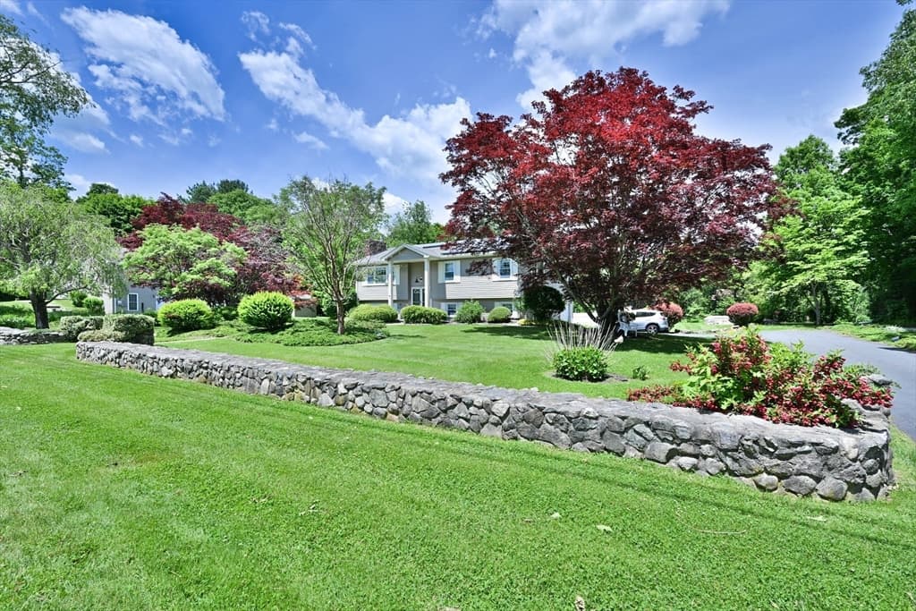 19 Sawmill Road, Dudley MA 01571