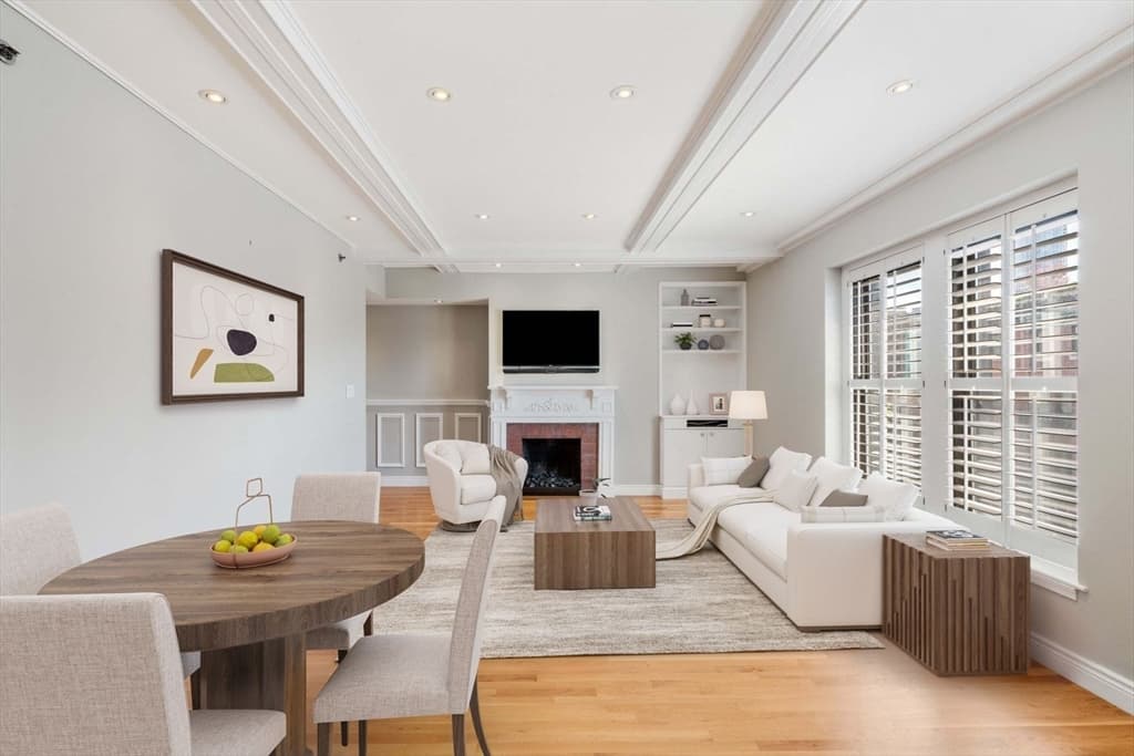 10 Charlesgate East # 502, Boston MA 02215