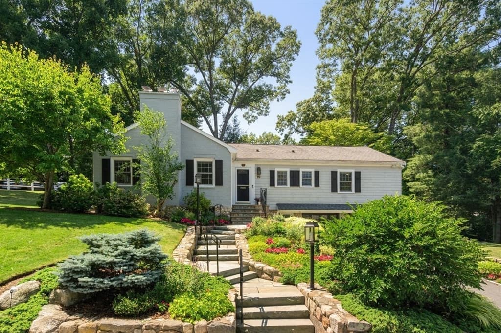 19 Druid Hill Rd, Newton MA 02461 photo 2