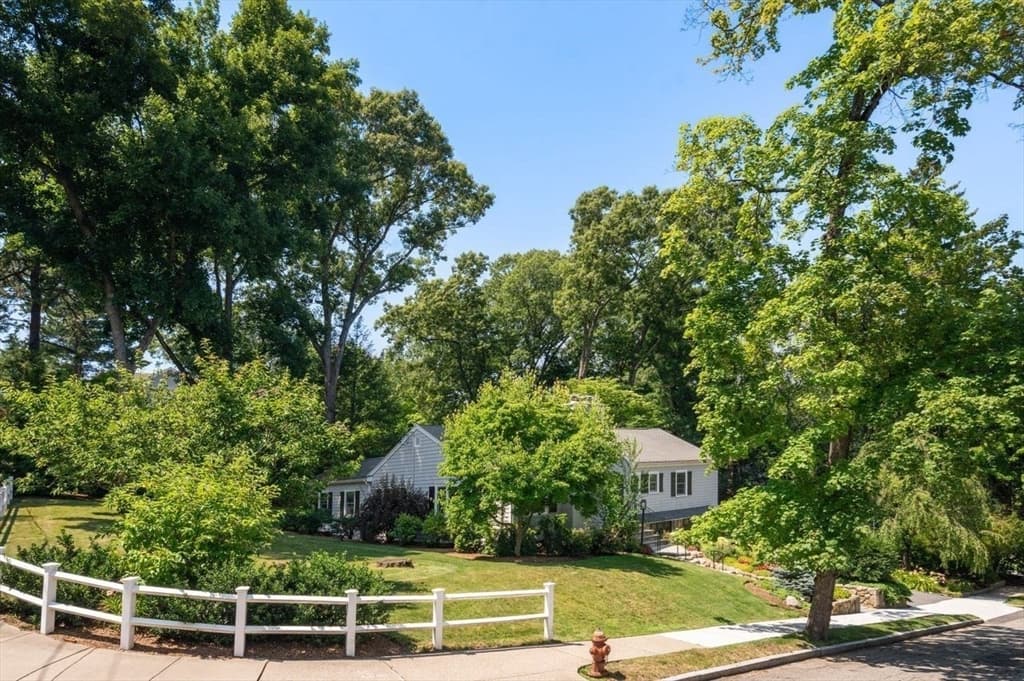 19 Druid Hill Rd, Newton MA 02461 photo 3