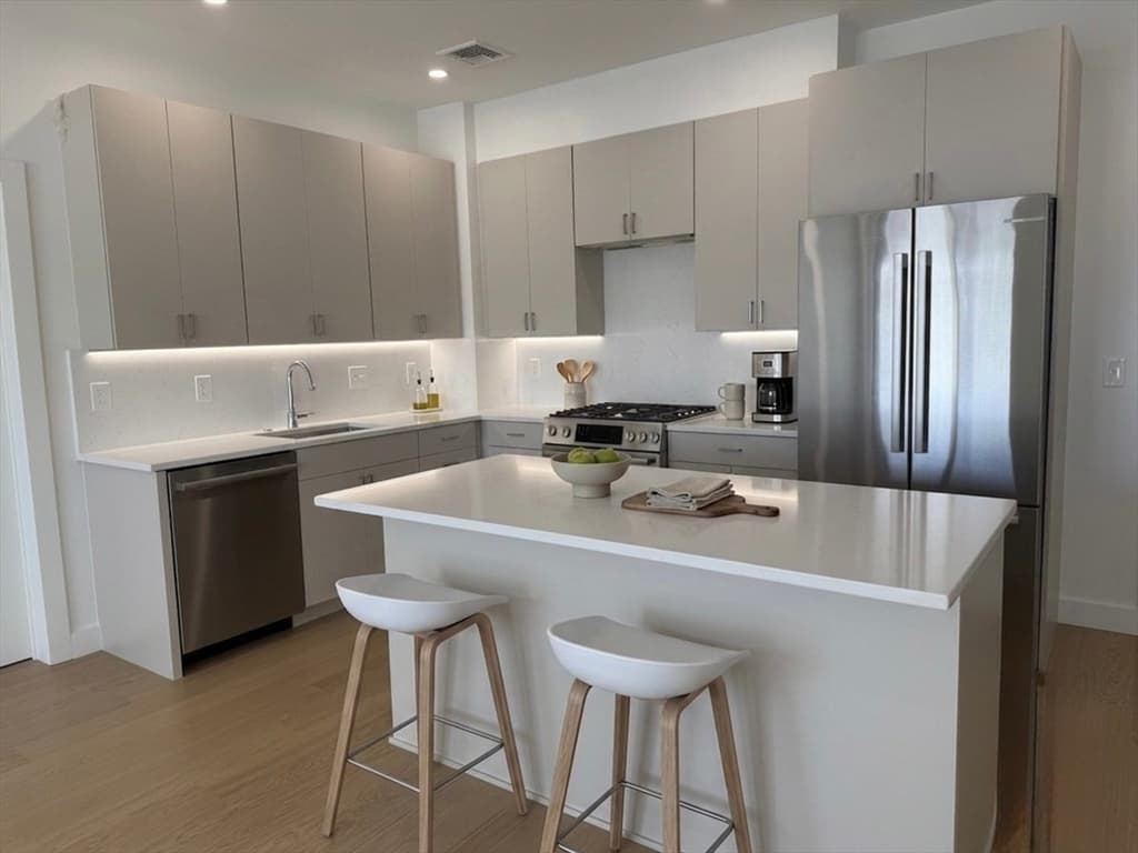 Condominium at 256 Dorchester Street # 502, Boston MA 02127, Boston, photo 10 of 20