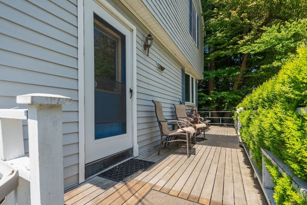 28 Pleasant St, Rockport MA 01966 photo 4