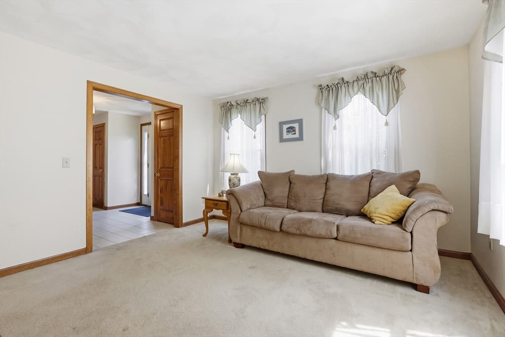 4 Oneida Place, Hudson MA 01749 photo 6