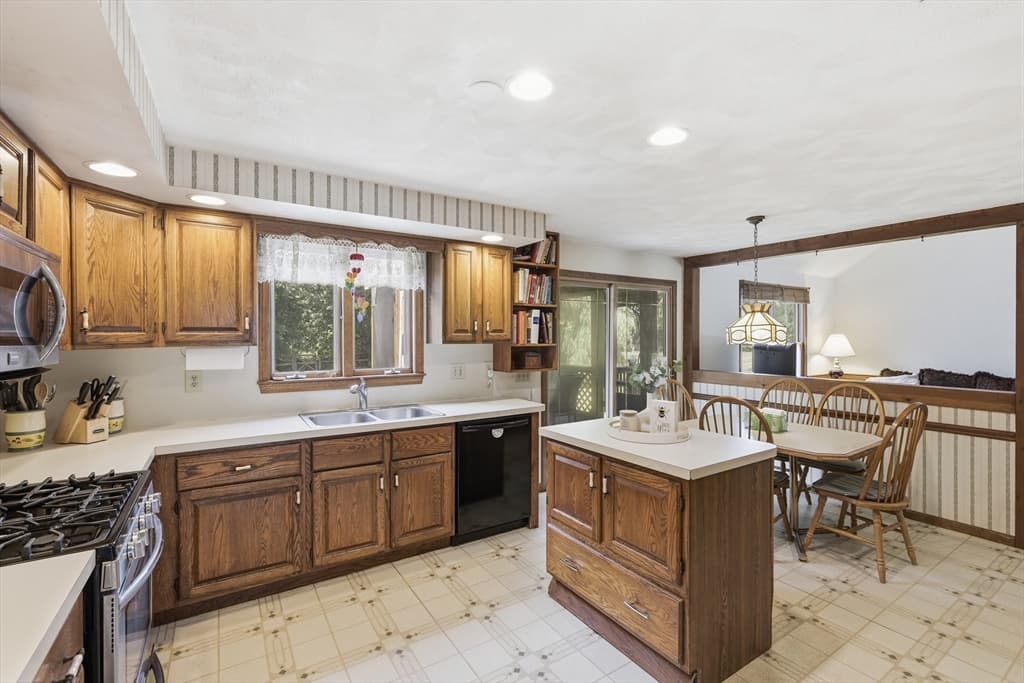 4 Oneida Place, Hudson MA 01749 photo 10