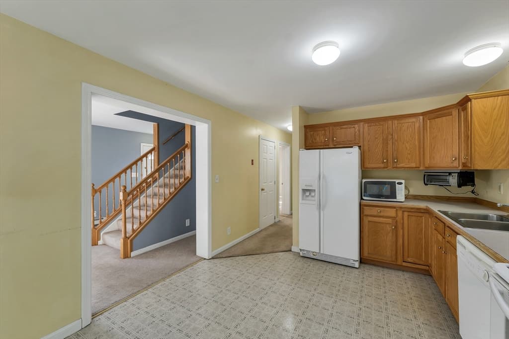 29 Lawrence Road, Salem NH 03079 photo 4