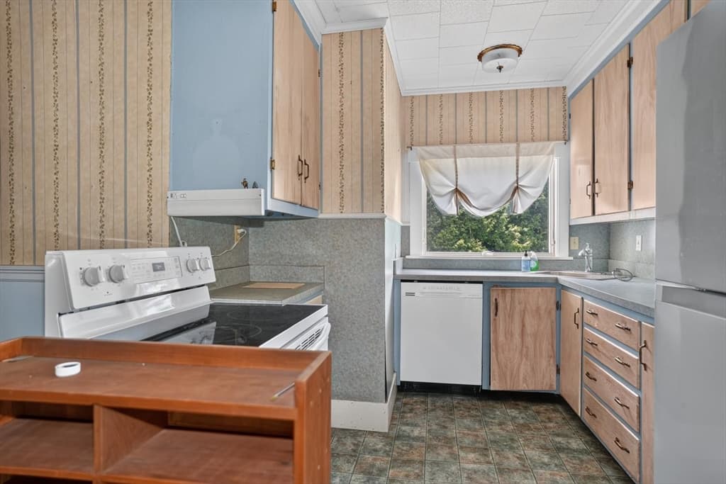 162-164 E Main St, Northborough MA 01532 photo 9