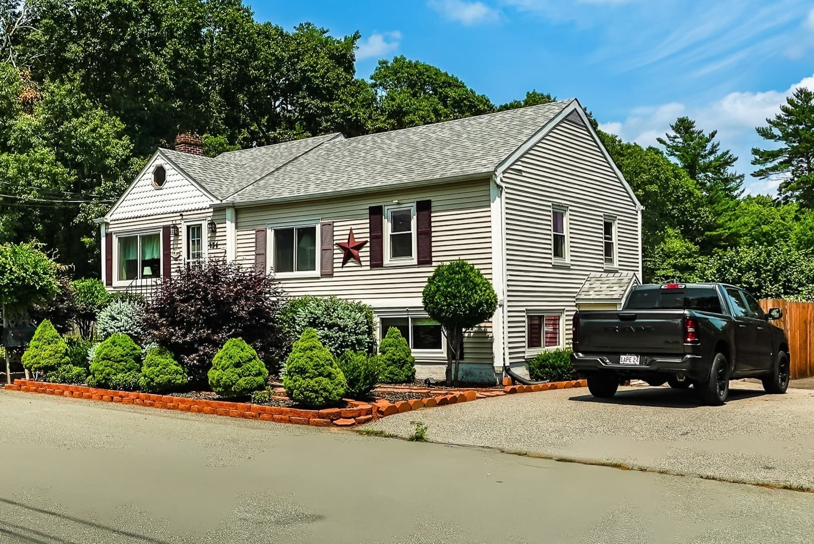134 Bismark St, New Bedford MA 02745