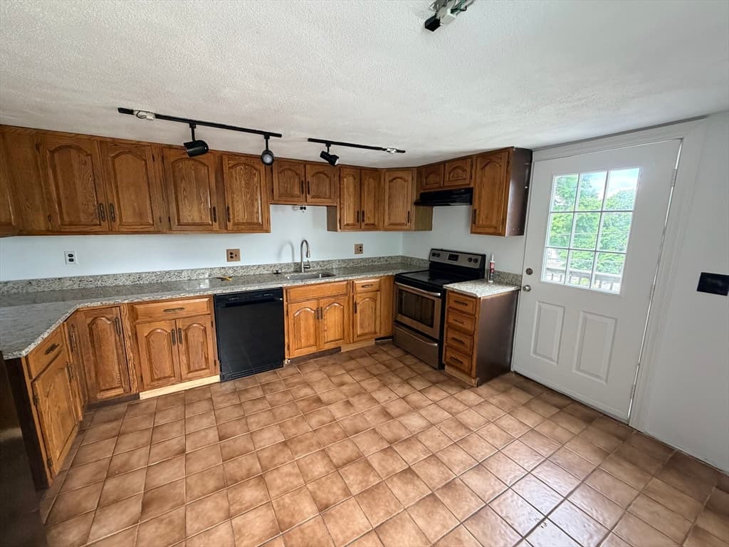 55 Rice St, Marlborough MA 01752 photo 12