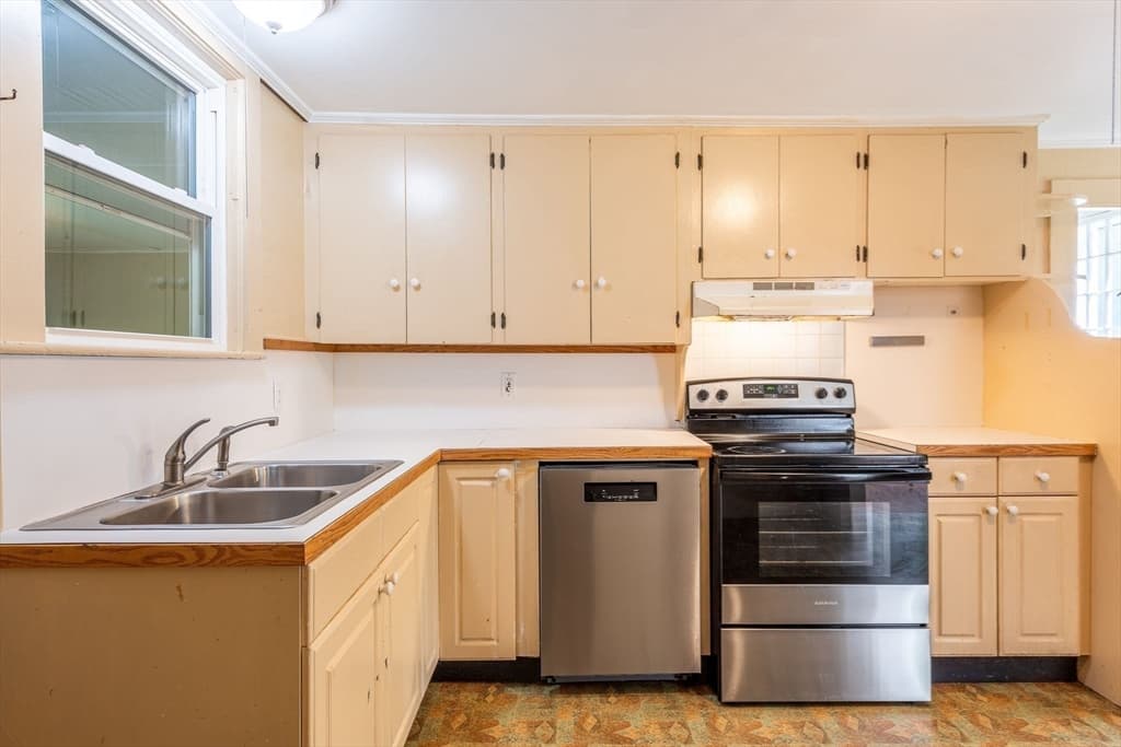 177 Montague Rd, Amherst MA 01002 photo 12