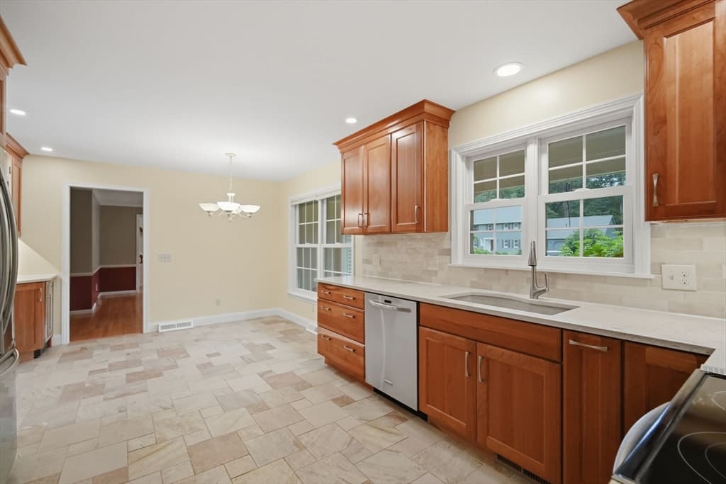 20 Shirley St, Wilbraham MA 01095 photo 5
