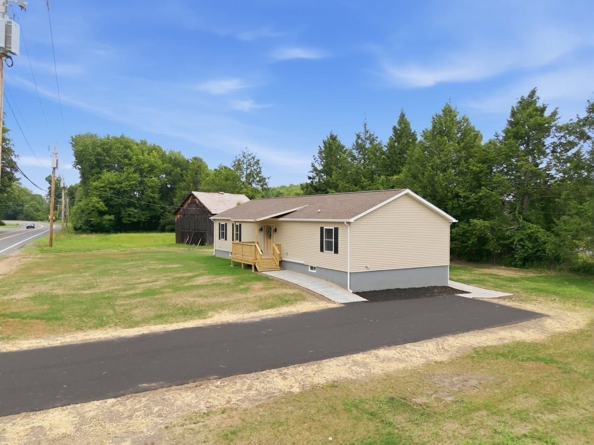Single Family Residence at 74 West St, Hatfield MA 01088, Hatfield, photo 5 of 38